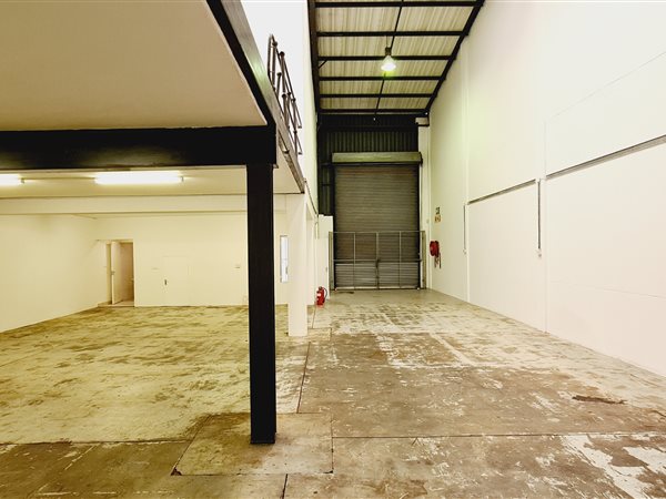 353  m² Industrial space