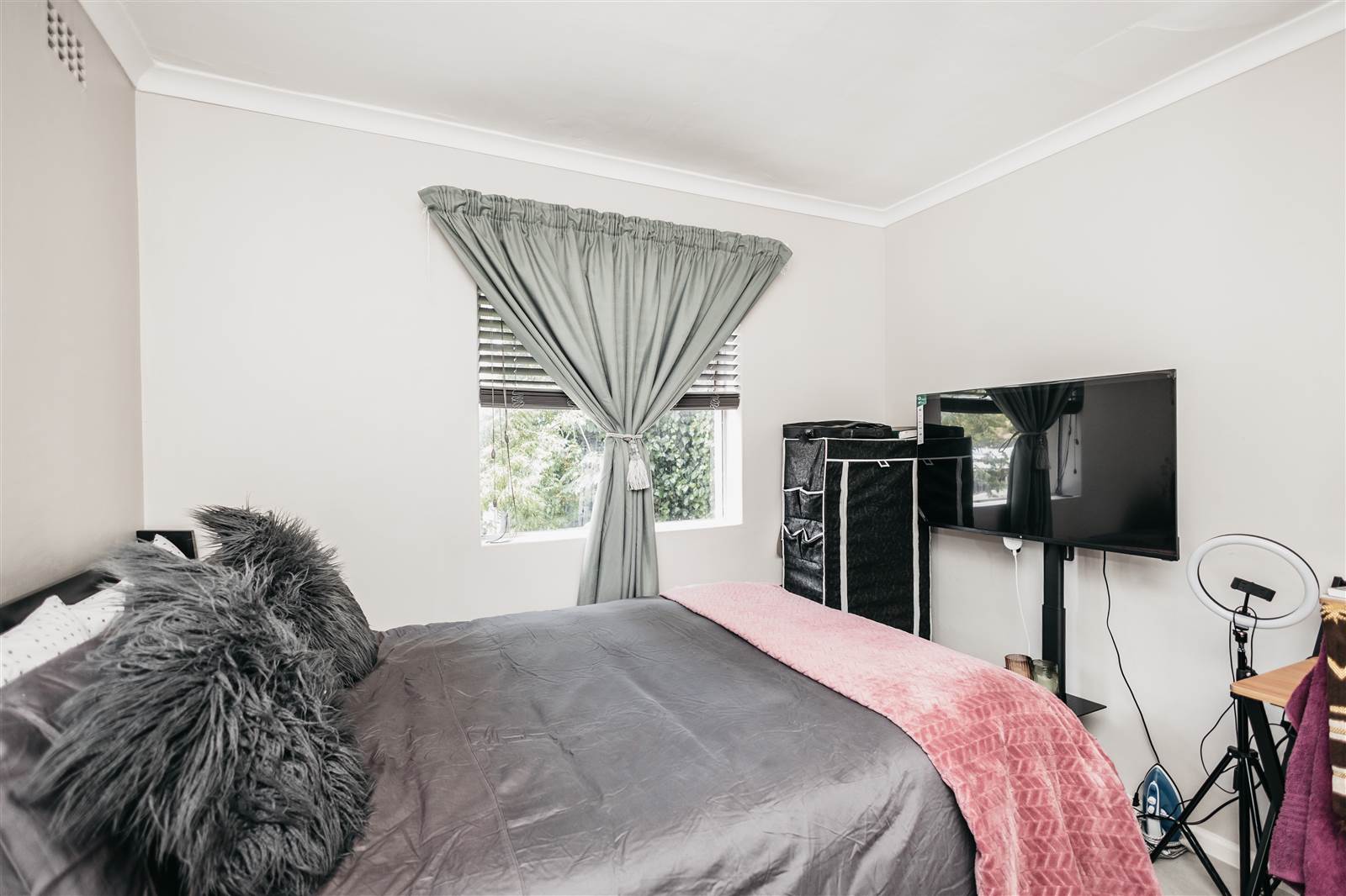 2 Bed Flat in Durbanville Central photo number 10