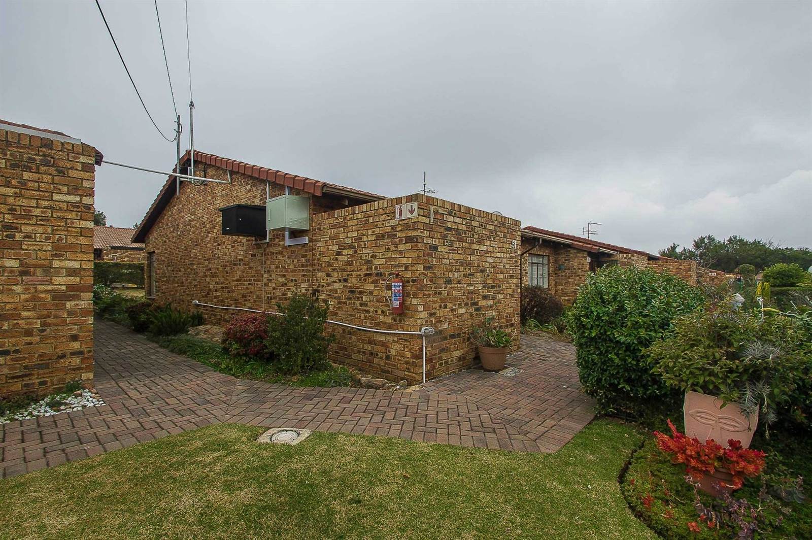 2 Bed Townhouse in Ontdekkers Park photo number 1