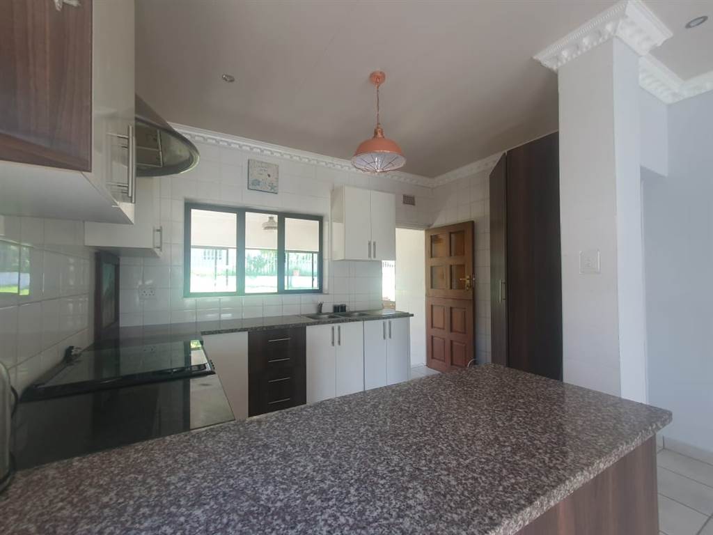 4 Bed Townhouse in Mtwalume photo number 5