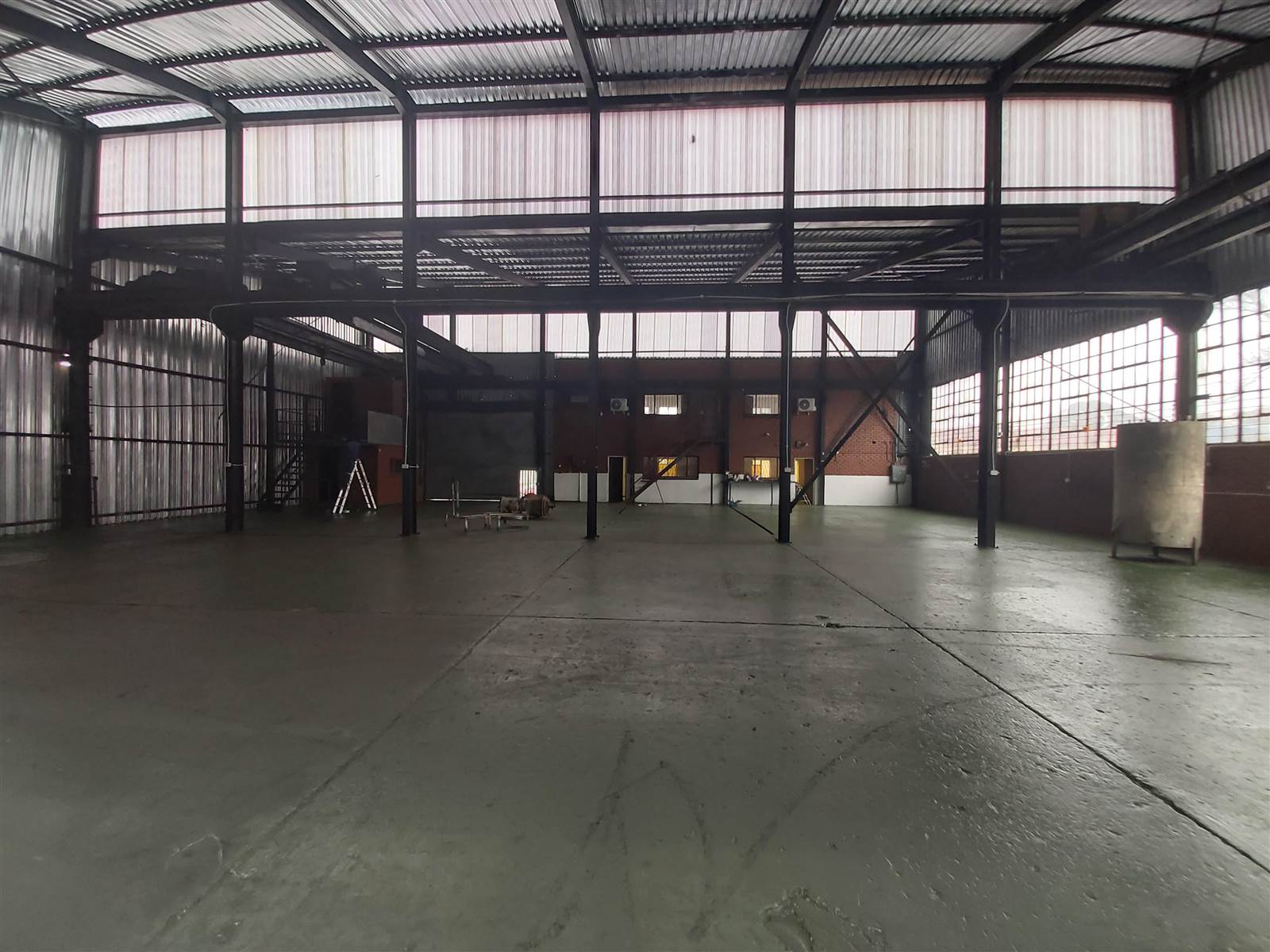 725  m² Industrial space in Primrose photo number 6