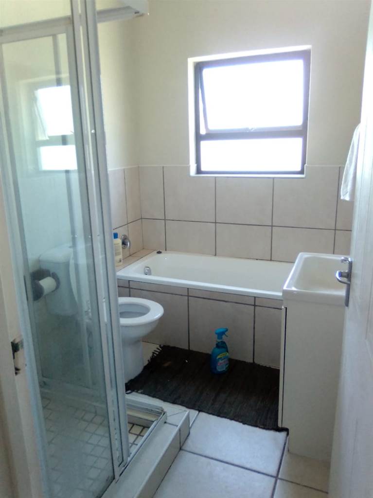 3 Bed Townhouse in Kraaifontein Central photo number 10
