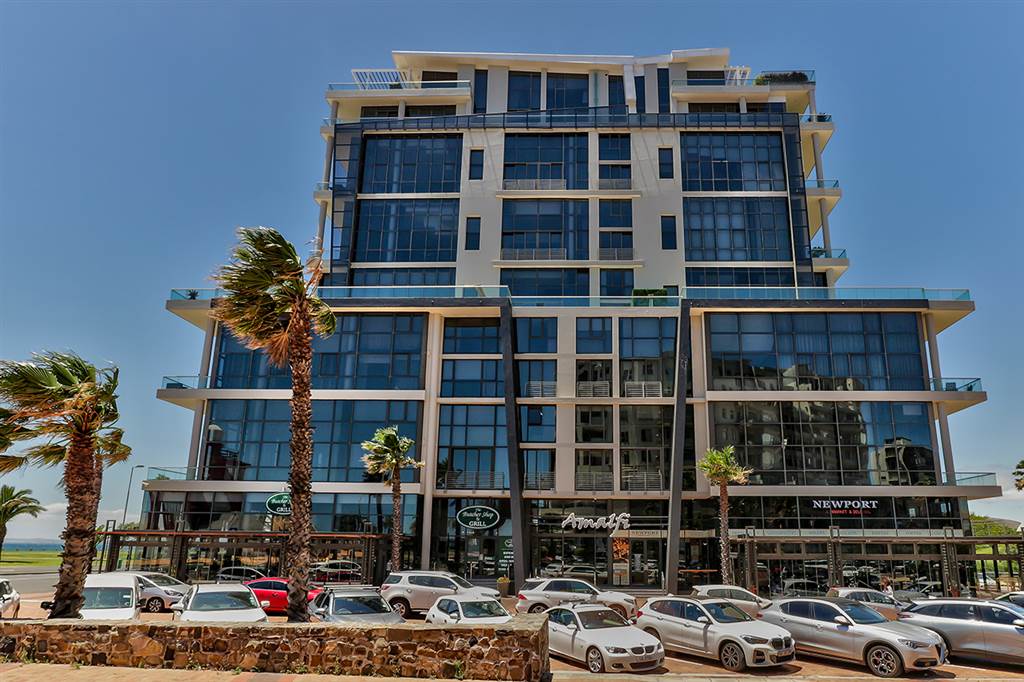 4 Bed Apartment in Mouille Point photo number 8