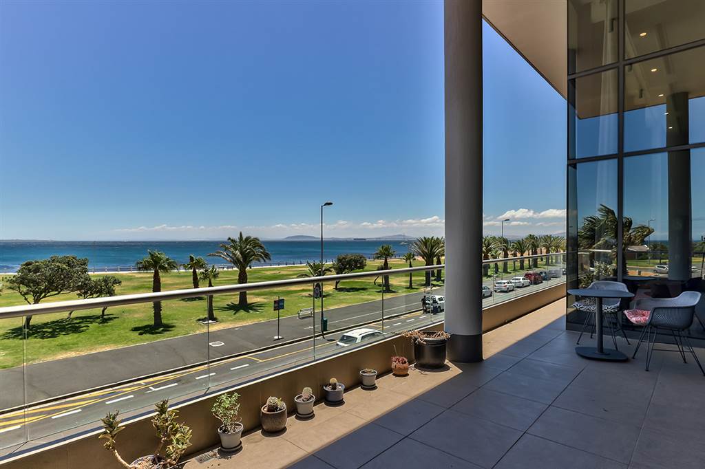 4 Bed Apartment in Mouille Point photo number 24