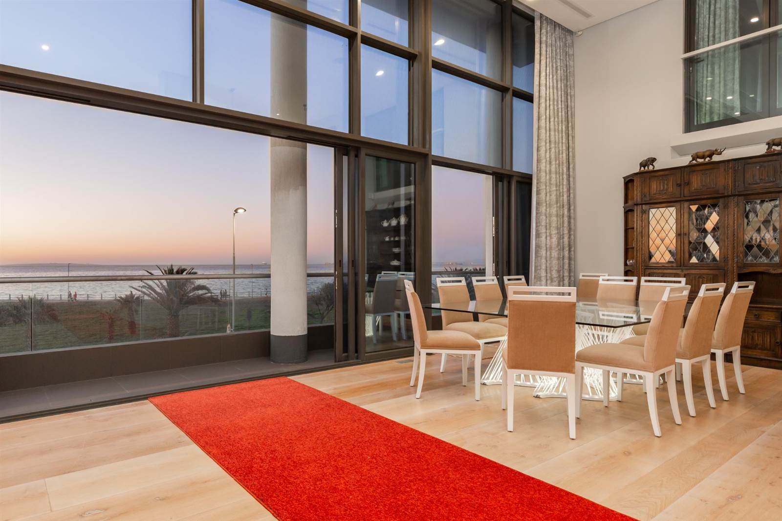 4 Bed Apartment in Mouille Point photo number 2