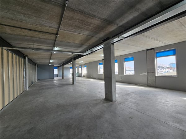 688  m² Commercial space
