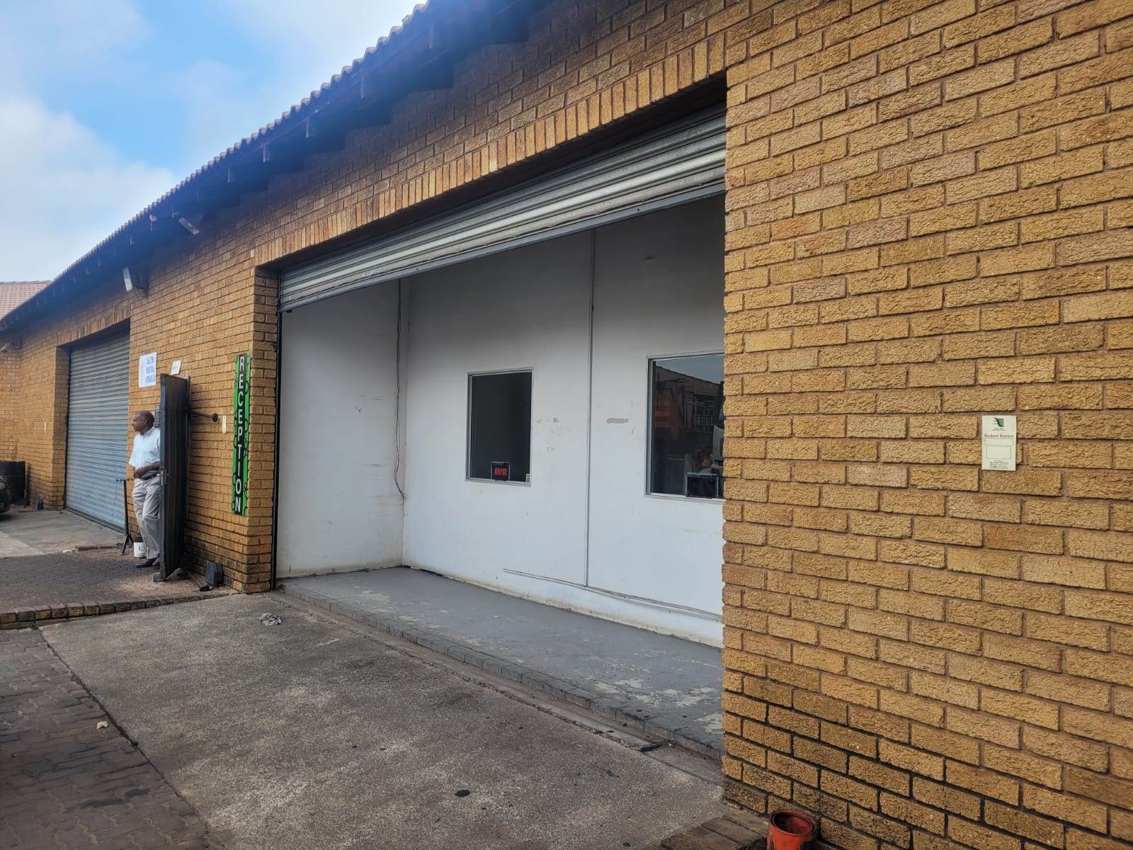800  m² Industrial space in Clayville photo number 2