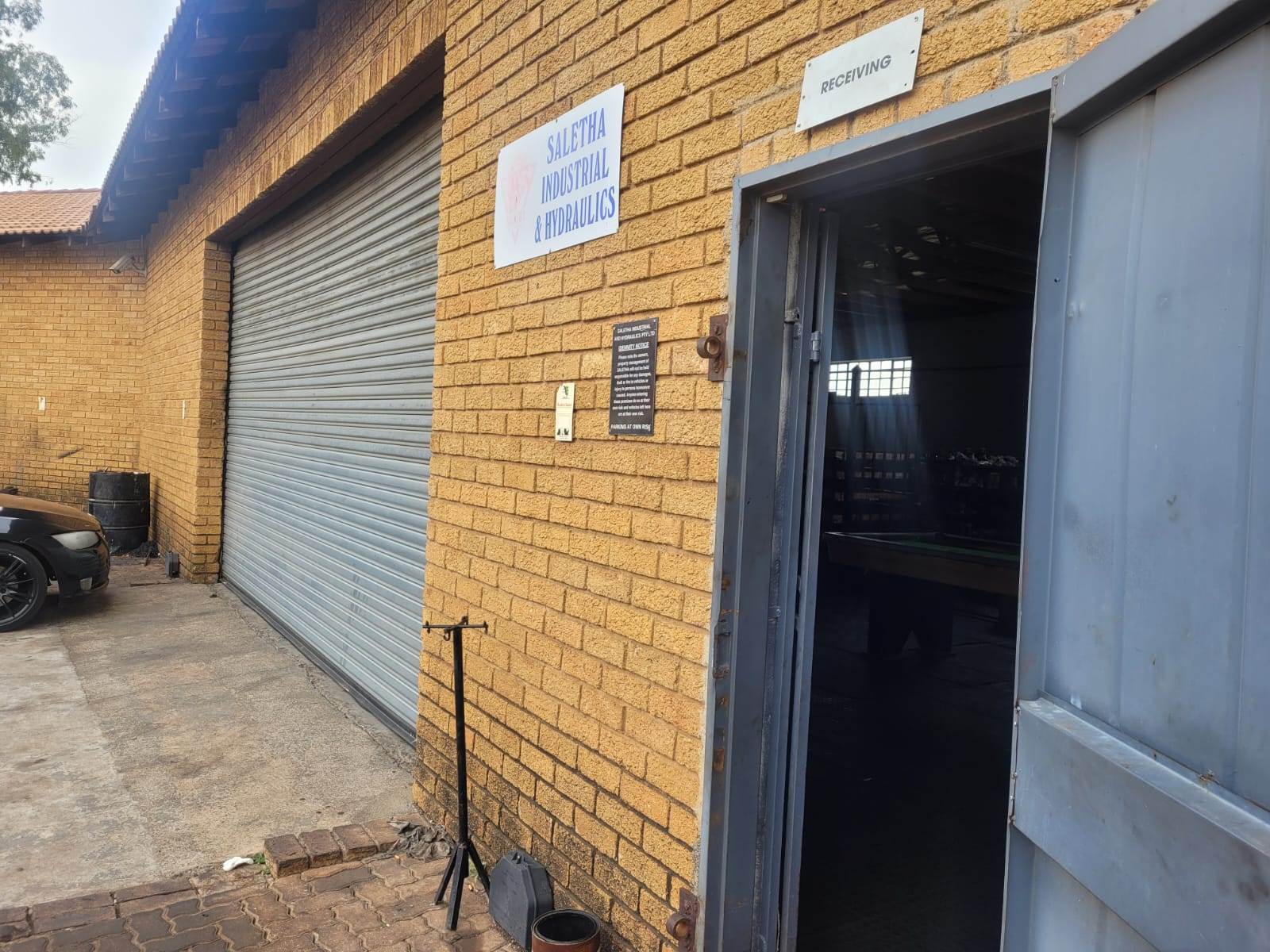 800  m² Industrial space in Clayville photo number 1