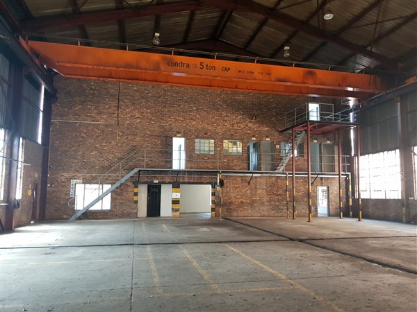 1 368  m² Industrial space