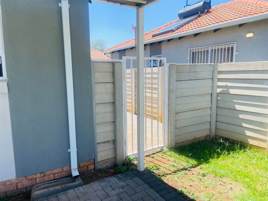 2 Bed House for sale in Kirkney T4512042 Private Property