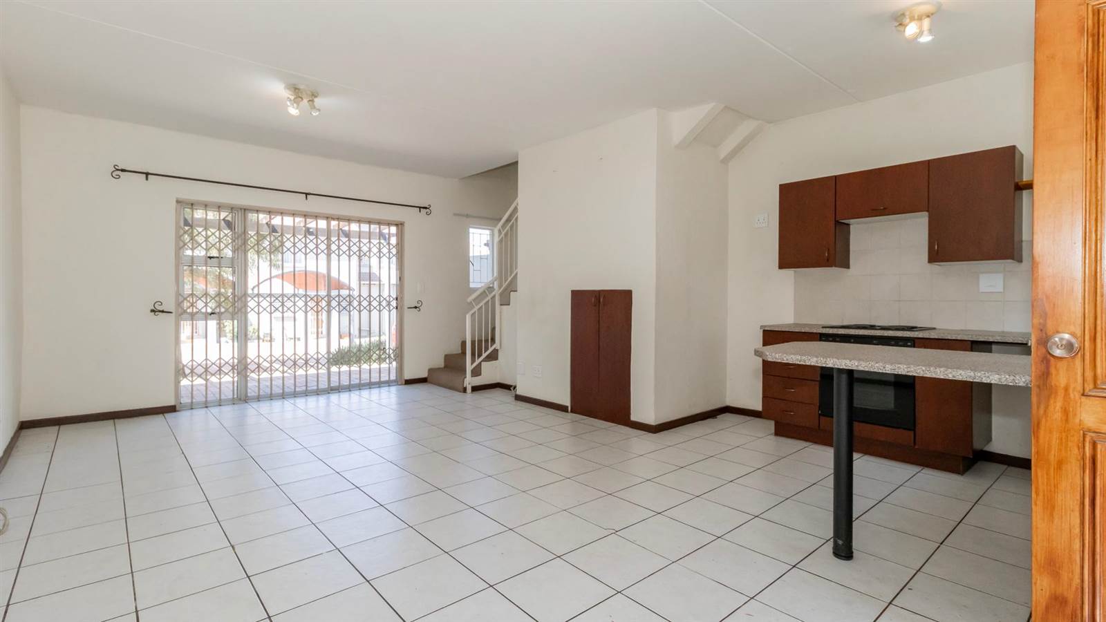2 Bed Townhouse in Greenstone Hill photo number 1