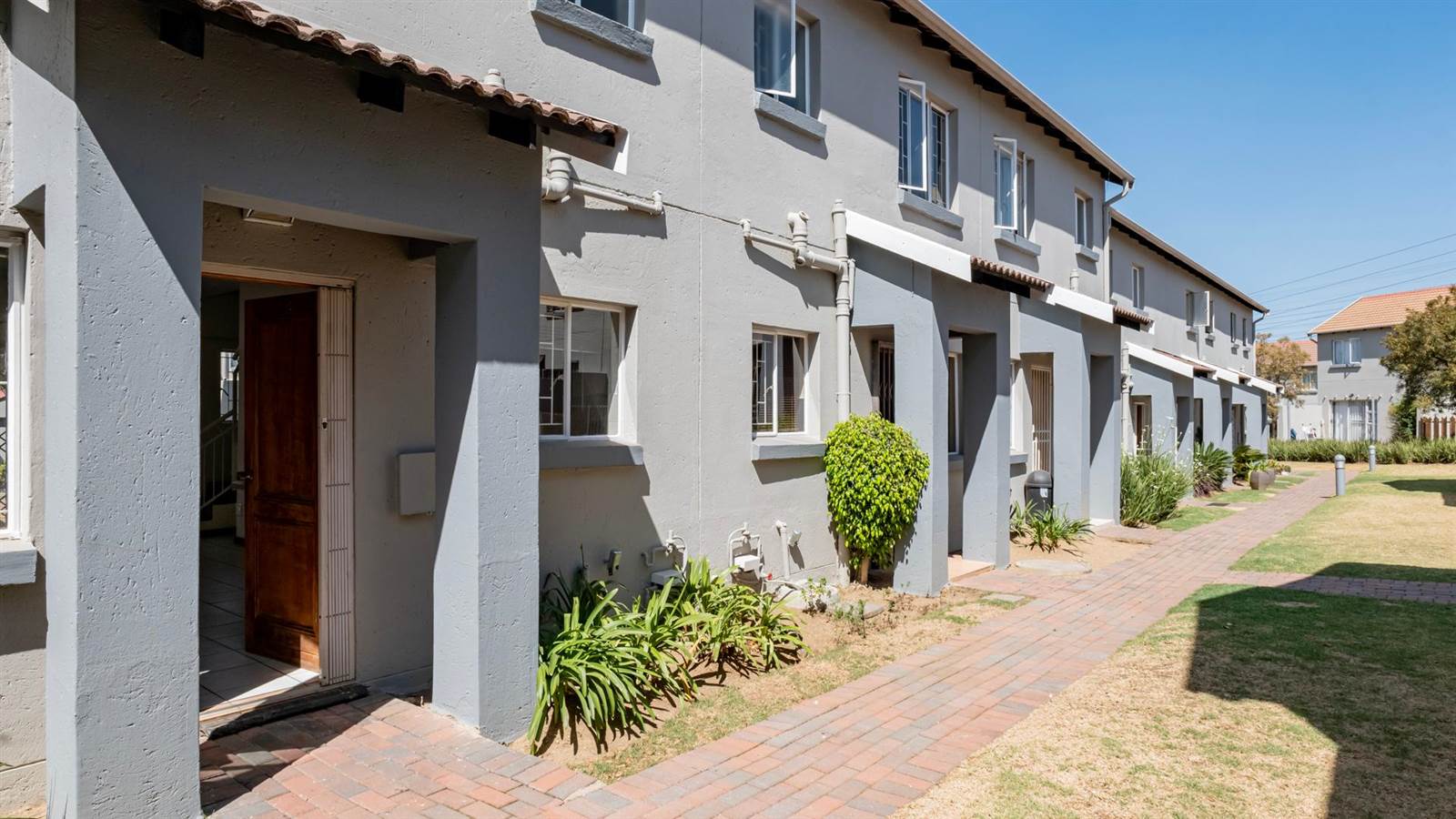 2 Bed Townhouse in Greenstone Hill photo number 29