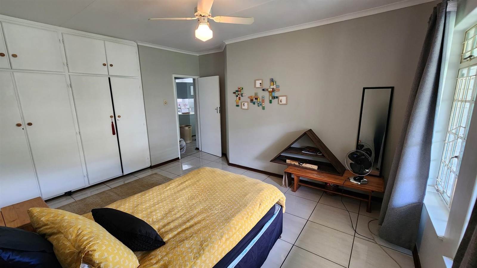 2 Bed Apartment in Bloemfontein photo number 6