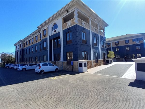 272  m² Commercial space