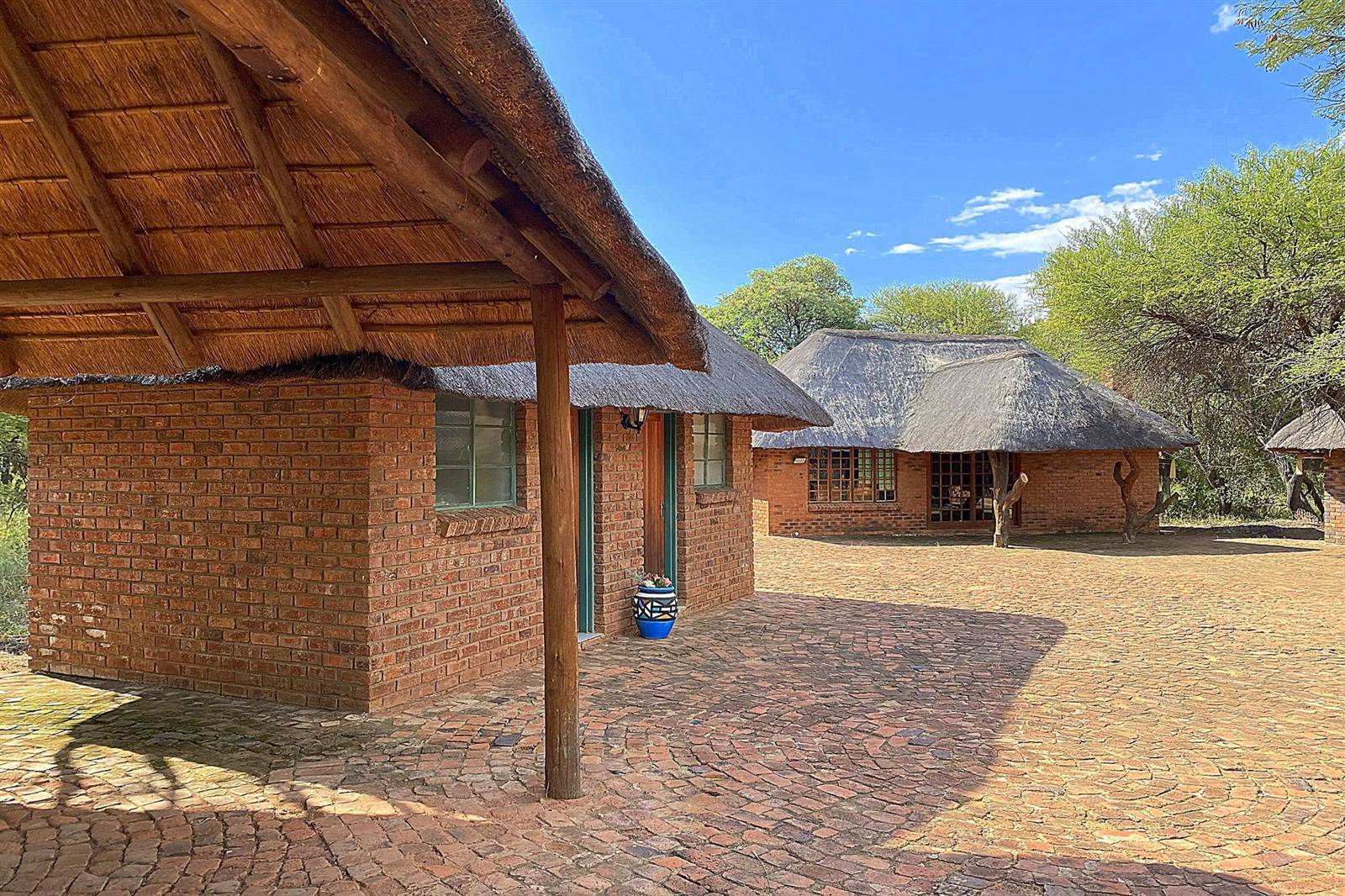 5 Bed House in Vaalwater photo number 2