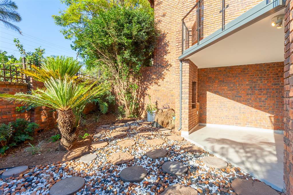 3 Bed Townhouse in Waterkloof Heights photo number 11