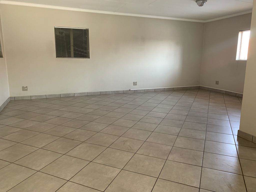 591  m² Commercial space in Klipfontein photo number 10