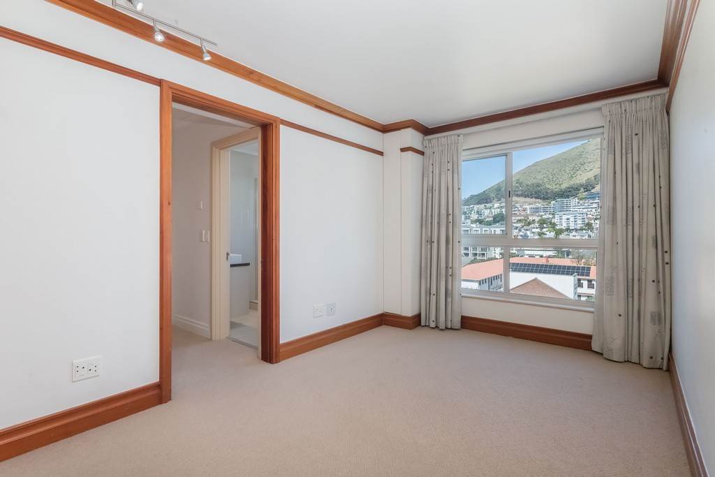 4 Bed Apartment in Sea Point photo number 25
