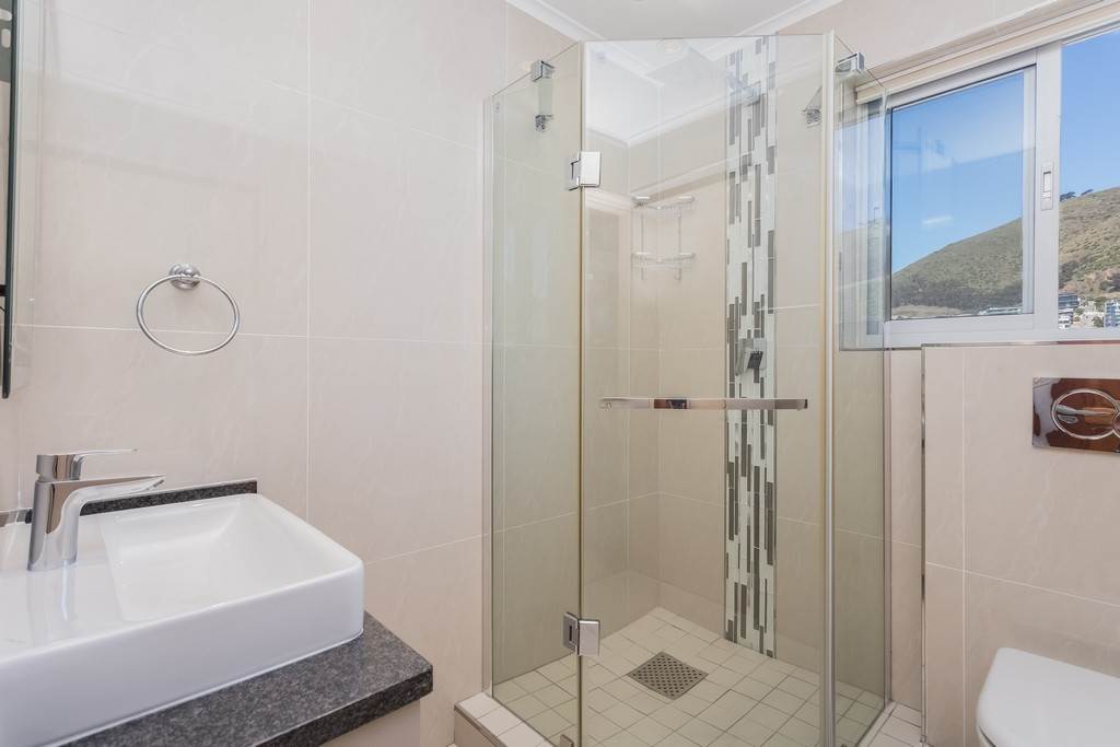4 Bed Apartment in Sea Point photo number 27