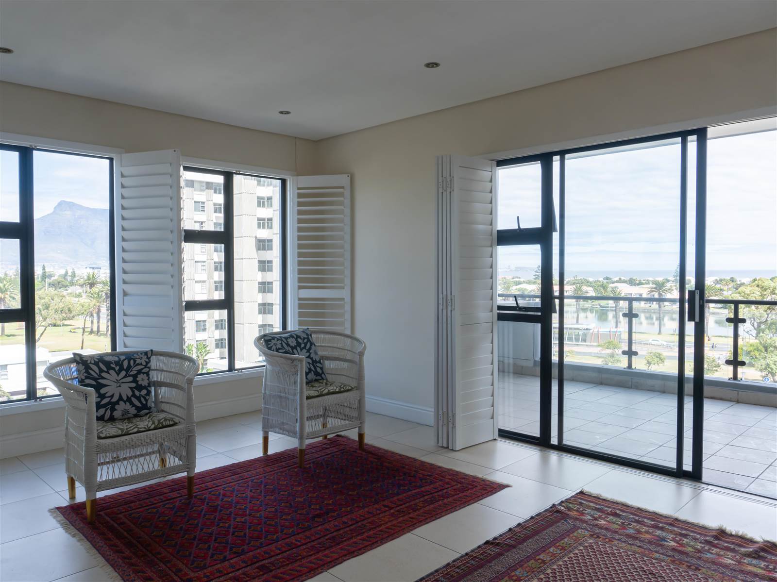 3 Bed Apartment in Milnerton Central photo number 10