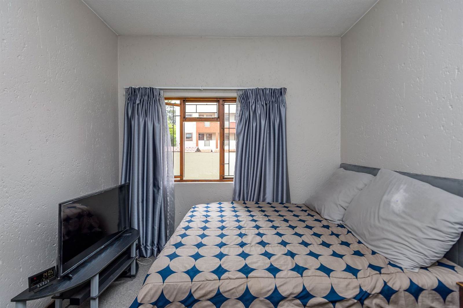 2 Bed Apartment in Paulshof photo number 4