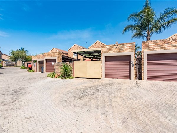 4 Bed Townhouse in Wilgeheuwel