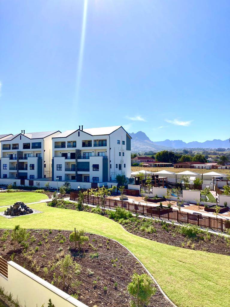 2 Bed Apartment in Somerset West Central photo number 17