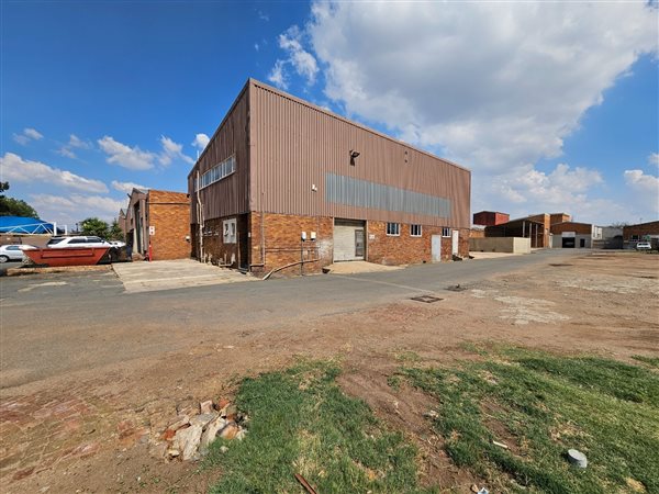 371  m² Industrial space