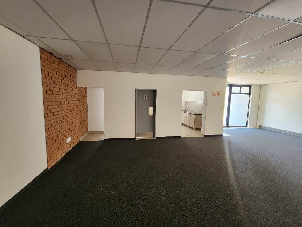 676  m² Industrial space in Olifantsfontein photo number 6