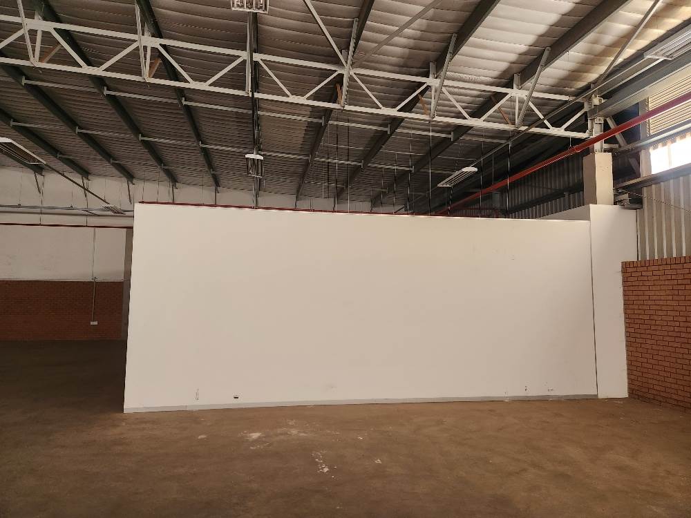 676  m² Industrial space in Olifantsfontein photo number 11