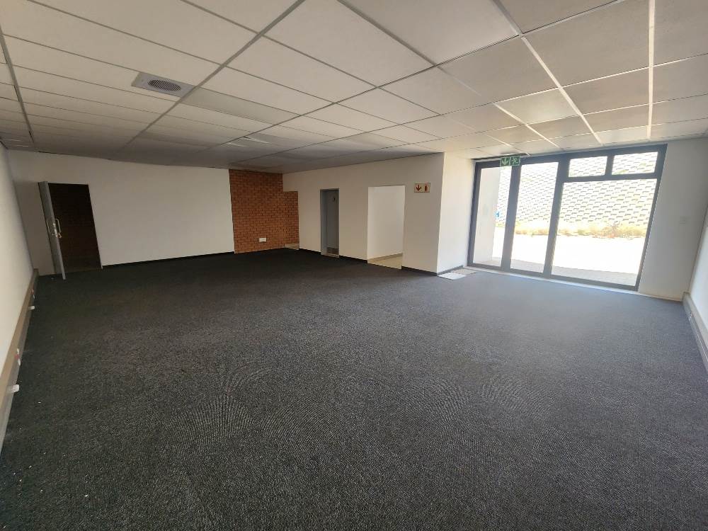 676  m² Industrial space in Olifantsfontein photo number 5
