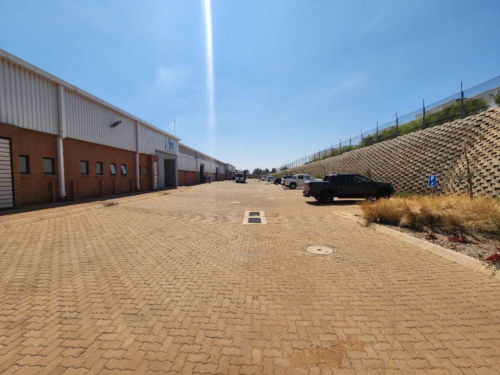 676  m² Industrial space in Olifantsfontein photo number 17