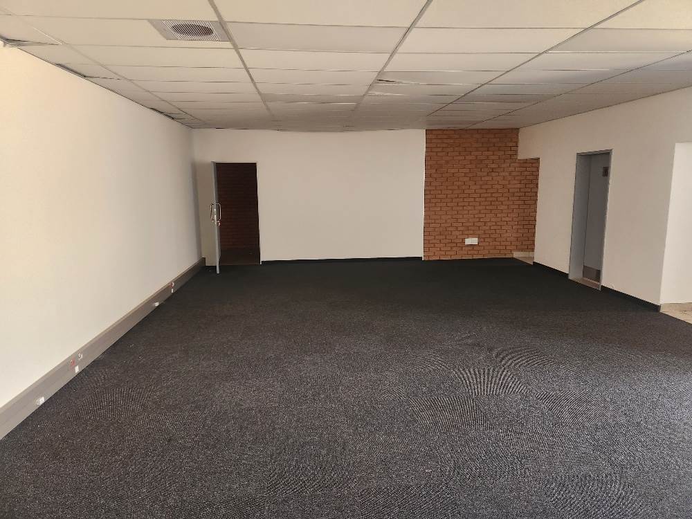 676  m² Industrial space in Olifantsfontein photo number 4