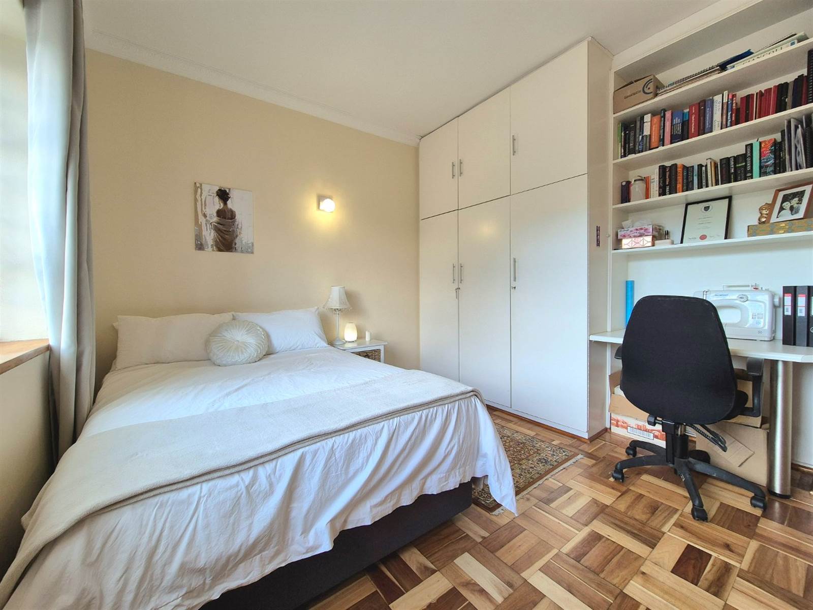 2 Bed Apartment in Rondebosch photo number 11