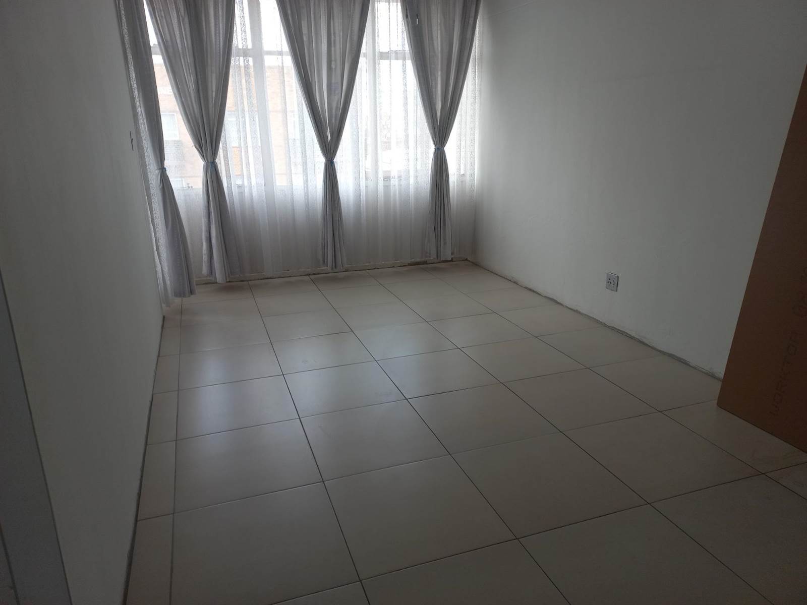 2 Bed Flat in Vereeniging Central photo number 8