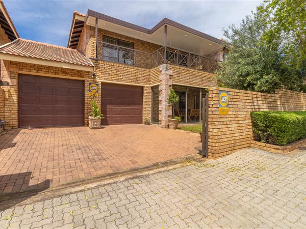 3 Bedroom Townhouse 3 Bedroom Townhouse