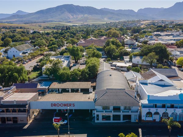 1 835 m² Commercial space 1 835 m² Commercial space