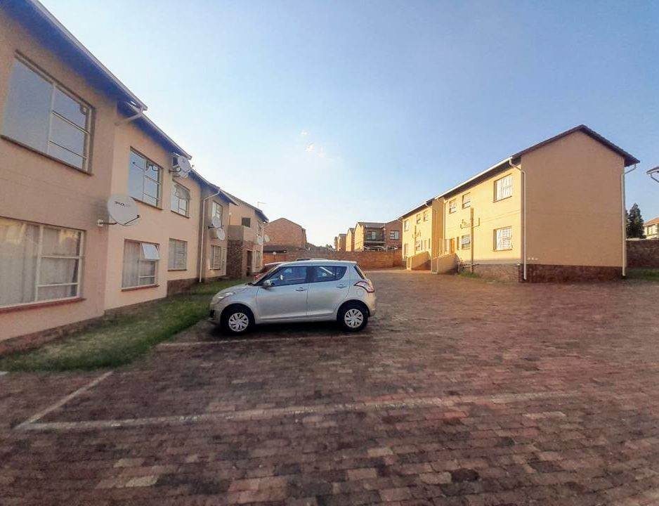 2 Bed Townhouse in Naturena photo number 17