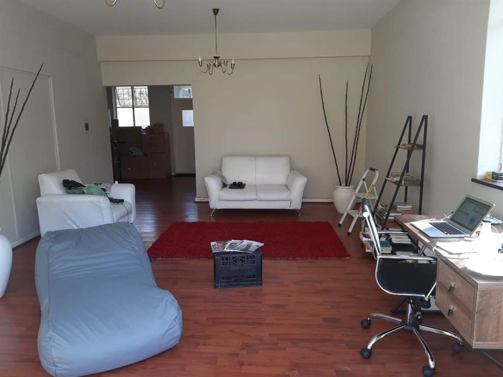 3 Bed Apartment in Parktown photo number 14