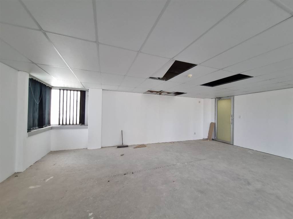 154  m² Commercial space in Hatfield photo number 4