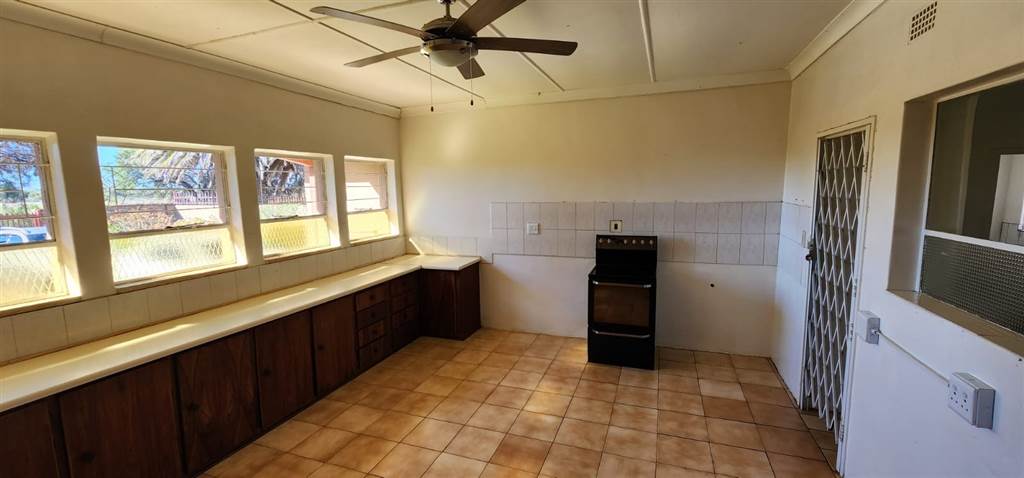 5 Bed House in Ventersdorp photo number 8