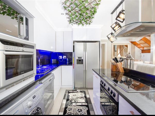 3 Bedroom Penthouse 3 Bedroom Penthouse
