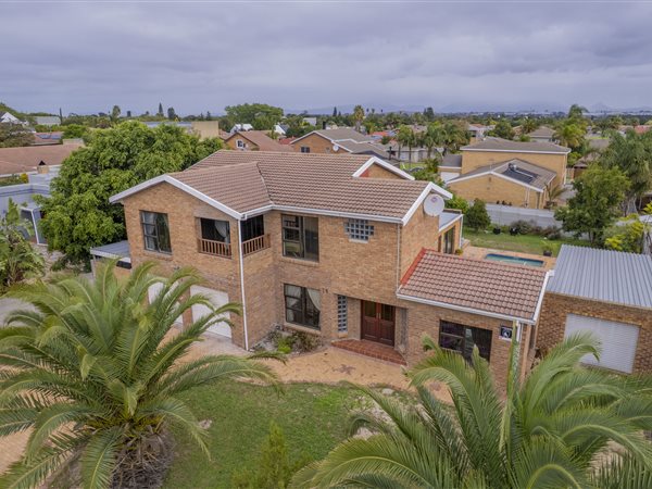 4 Bedroom House 4 Bedroom House