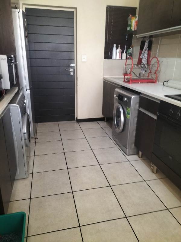 2 Bed Apartment in Greenstone Gate photo number 8
