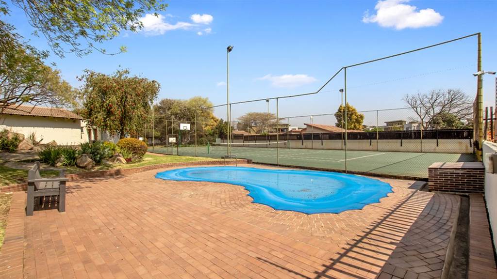 4 Bed Townhouse in Fourways photo number 22