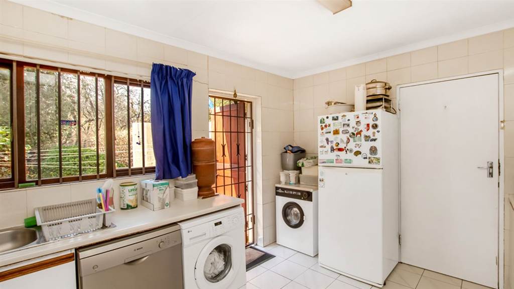 4 Bed Townhouse in Fourways photo number 10