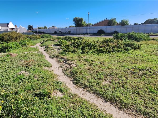 240 m² Land available in Middedorp