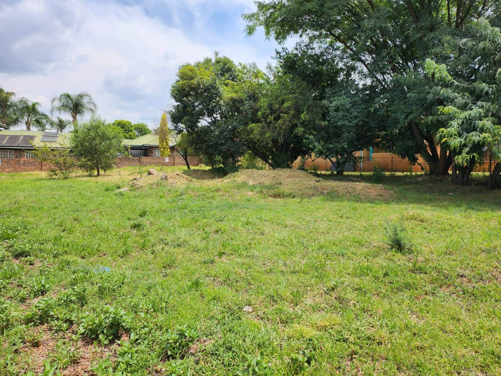 1218 m² Land available in Hennopspark photo number 2