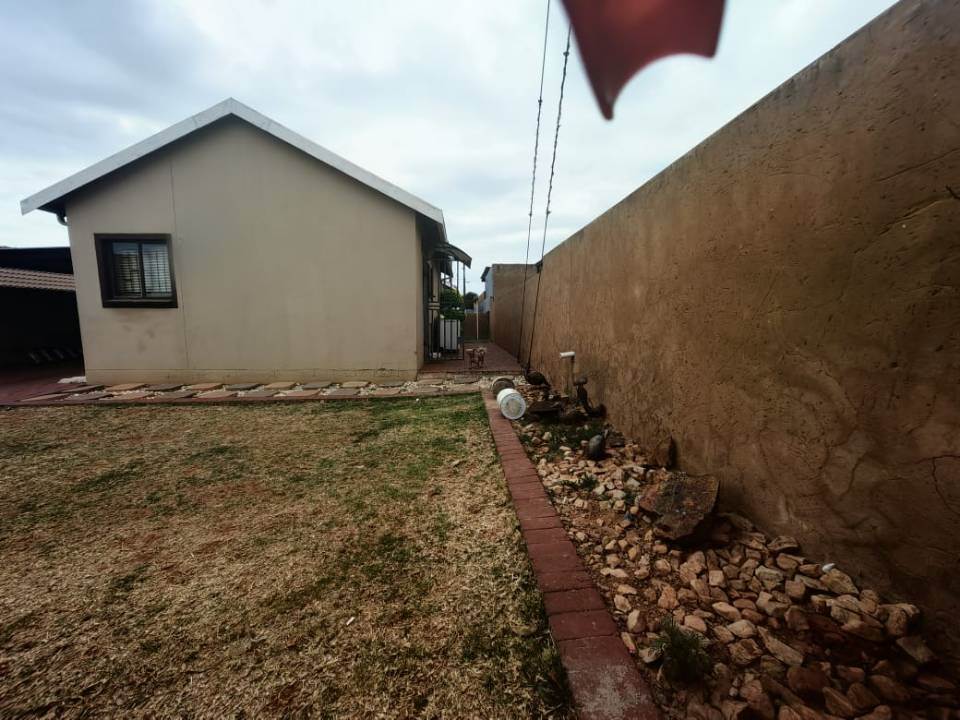 2 Bed House in Mamelodi photo number 9