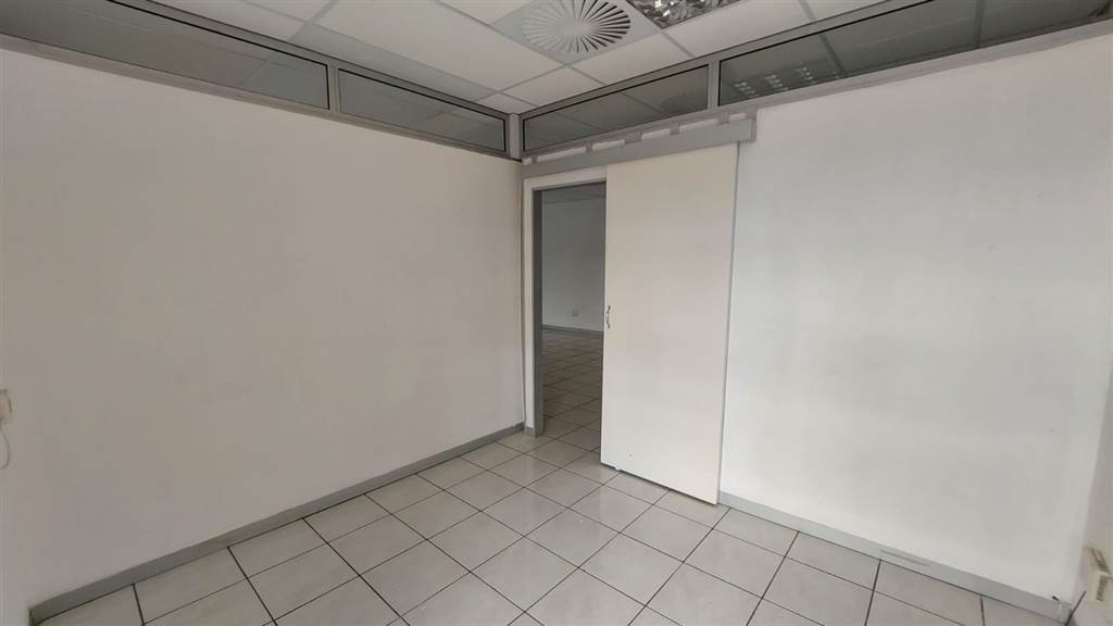 60  m² Commercial space in Moreleta Park photo number 6